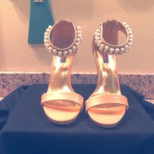 Dollhouse Beige Pump w/ Pearl detail